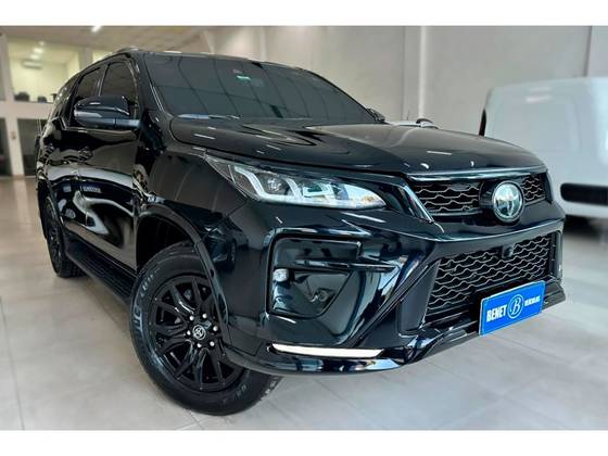 TOYOTA HILUX SW4 2.8 D-4D TURBO DIESEL GR-S 7L 4X4 AUTOMÁTICO